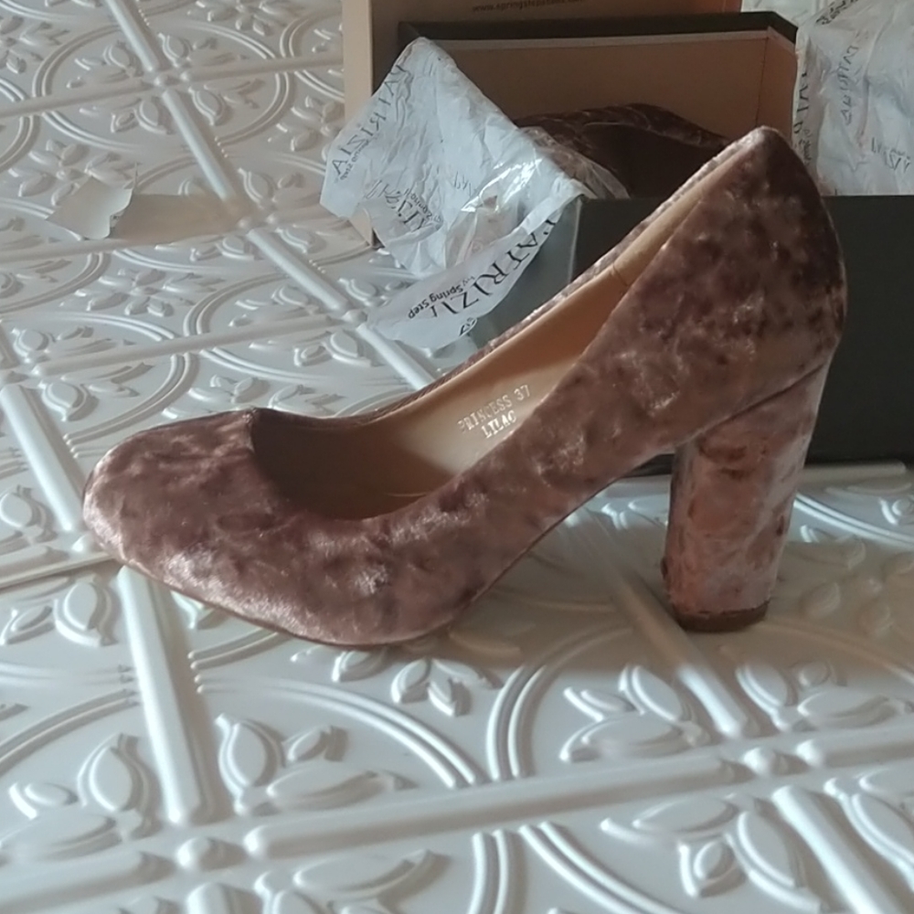 Shoes - Picture 2 of 4